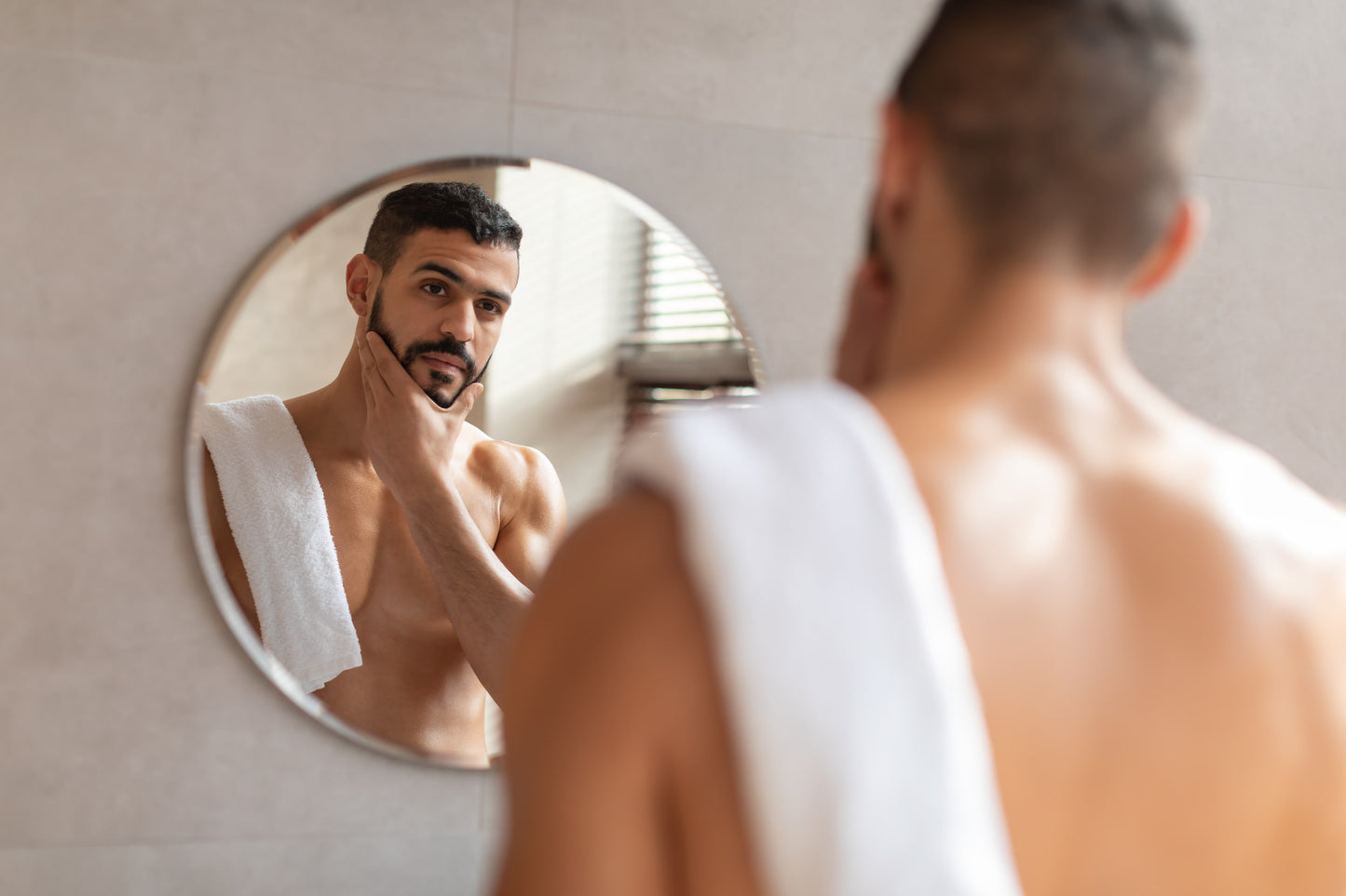 Delinear barba sin bigote