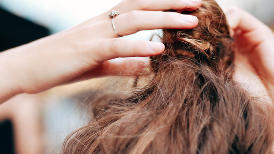5 peinados que no deberías hacer si tienes caída de cabello