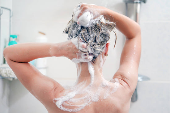¿El shampoo con sulfatos causa caída de cabello?