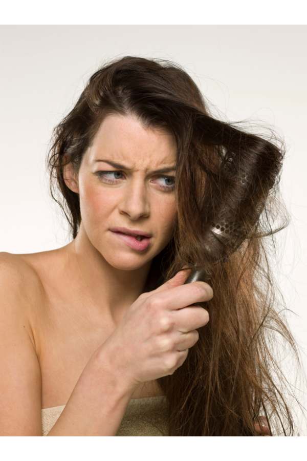 5 Errores que lastiman tu cabello al peinarte y no sabías
