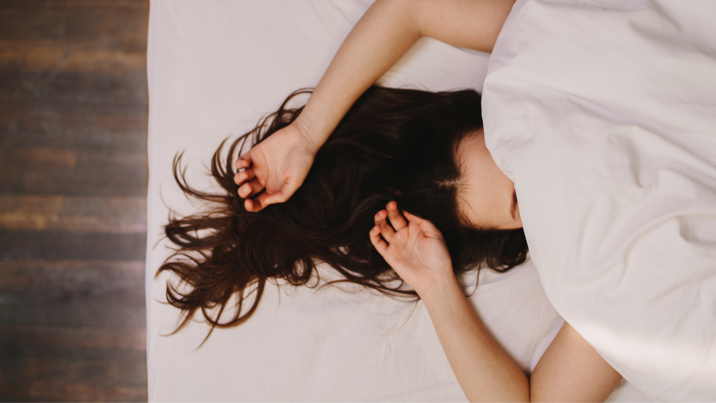¿Sabías que tu postura de dormir afecta tu piel?